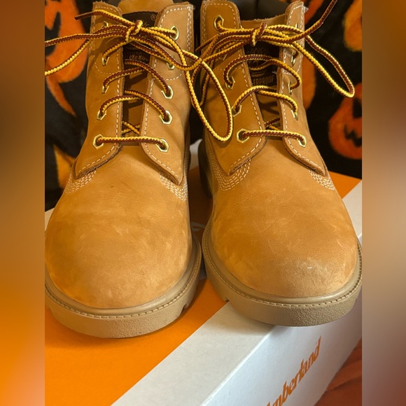 Boys Timberland Classic Waterproof Boots - Picture 7 of 9